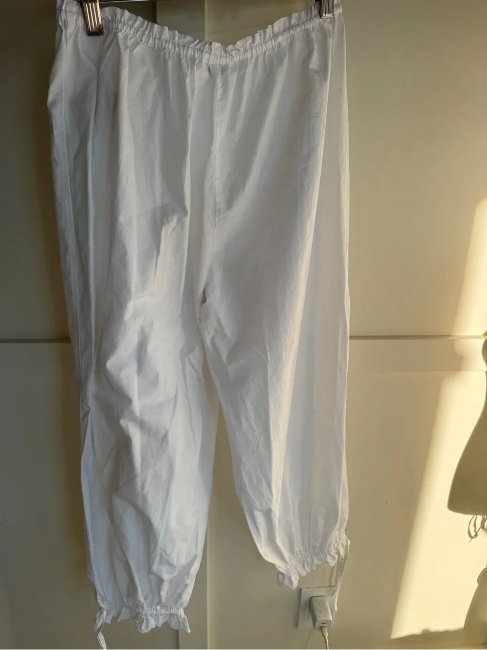 Wilfred White Casual Drawstring Hem Cotton Pants - Picture 5 of 6
